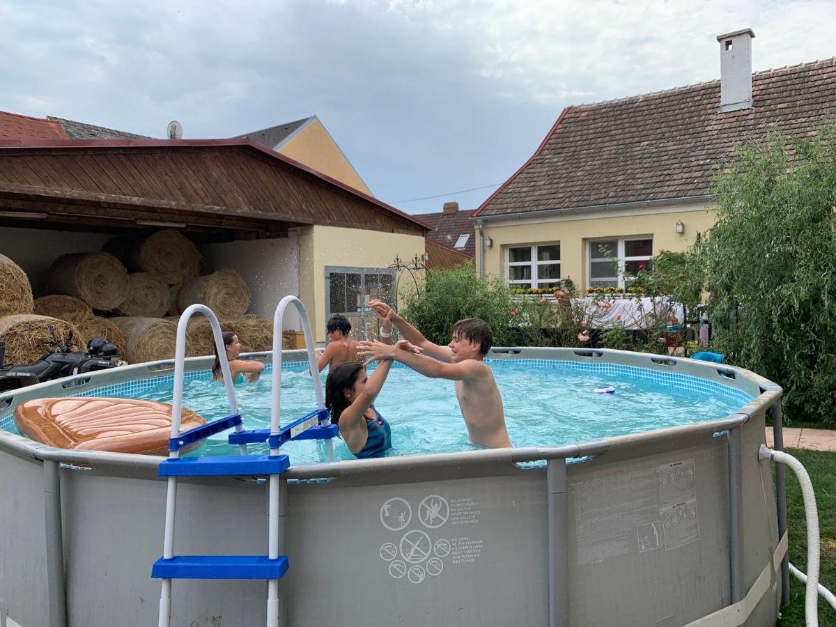 Ranchzimmer Am Hippo-Campus Reit- Und Therapiezentrum Deutsch Haslau Bagian luar foto