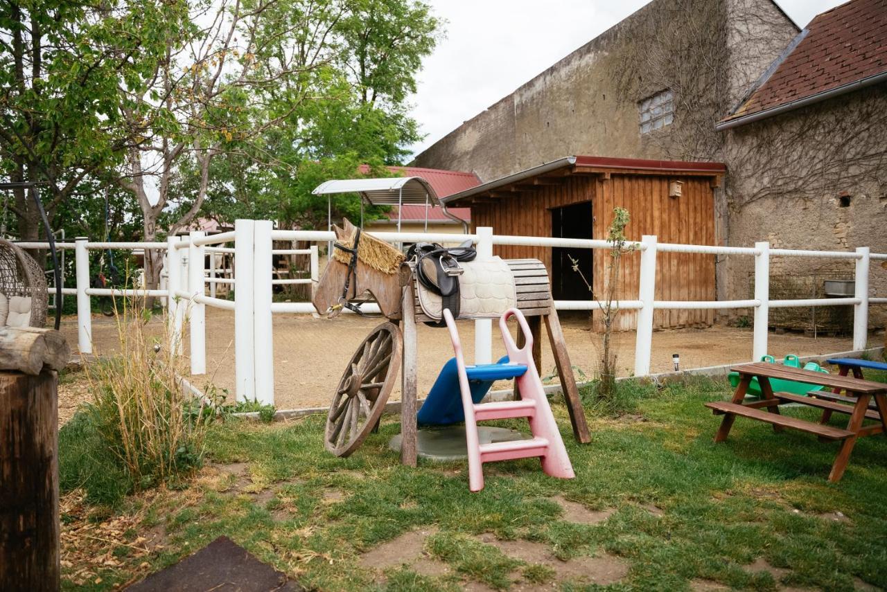Ranchzimmer Am Hippo-Campus Reit- Und Therapiezentrum Deutsch Haslau Bagian luar foto